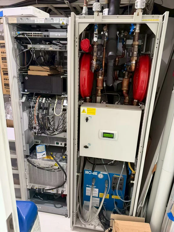 MRI electronics rack and cryogenic cooling equipment